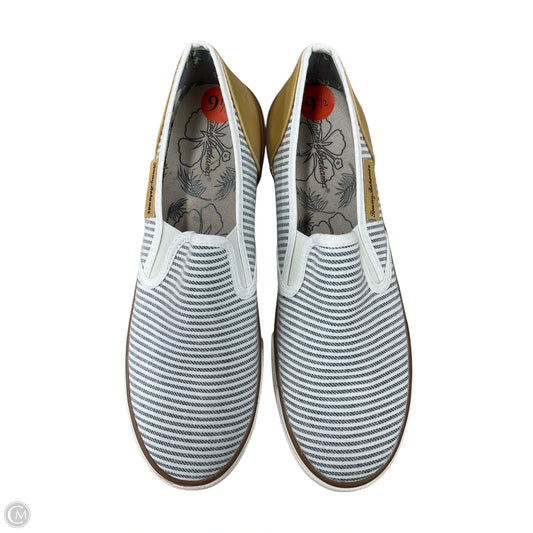Shoes Sneakers By Tommy Bahama In Striped Pattern, Size: 9.5