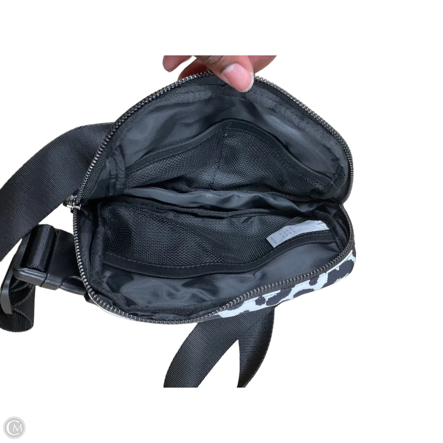 Crossbody By Clothes Mentor, Size: Medium