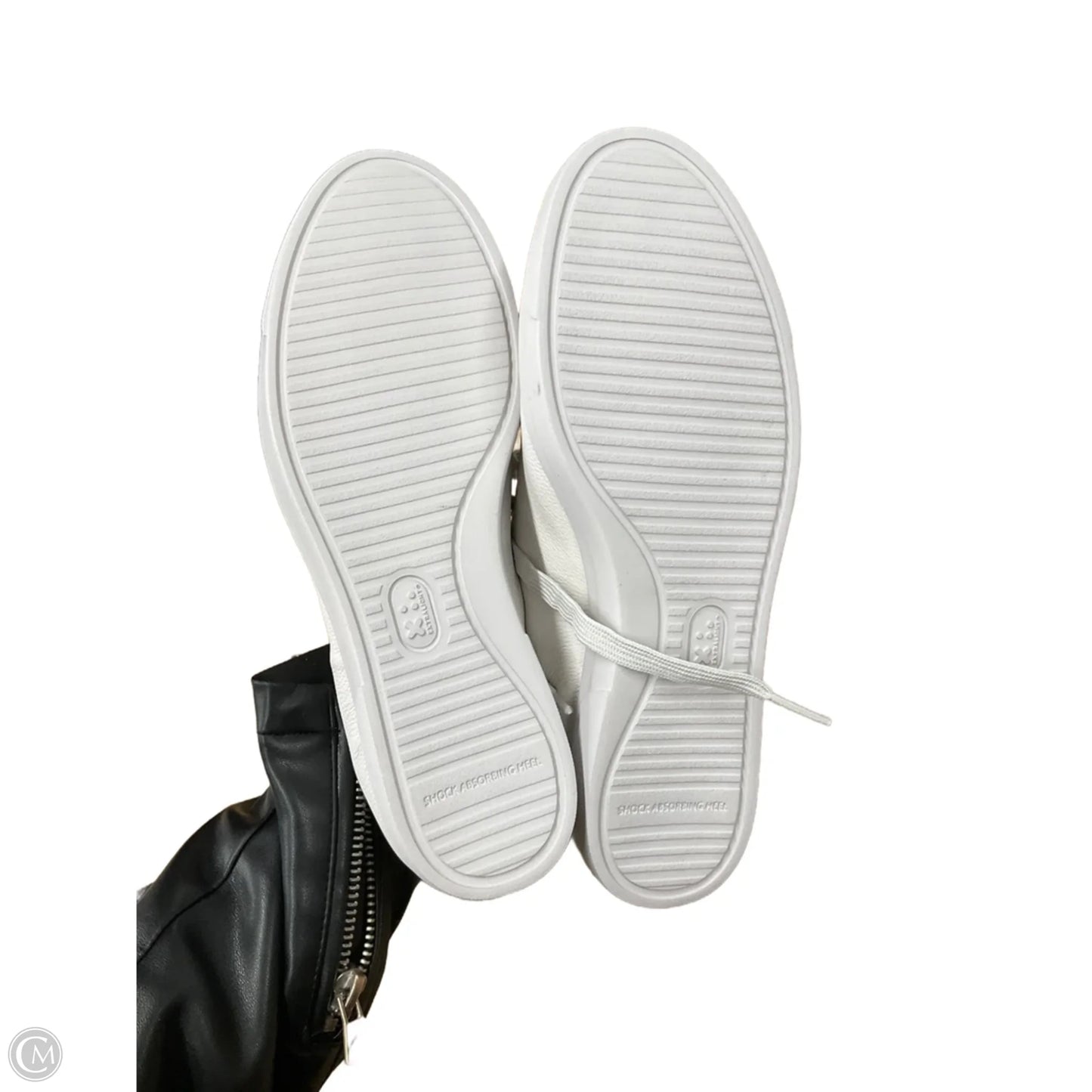 Shoes Sneakers By Munro In White, Size: 8.5