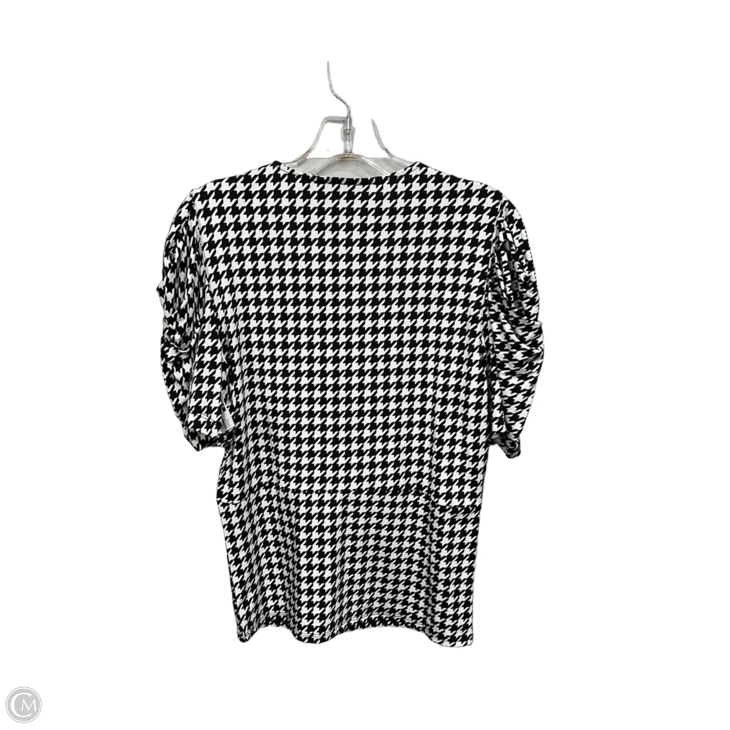 Top Short Sleeve By New York And Co In Geometric Pattern, Size: M
