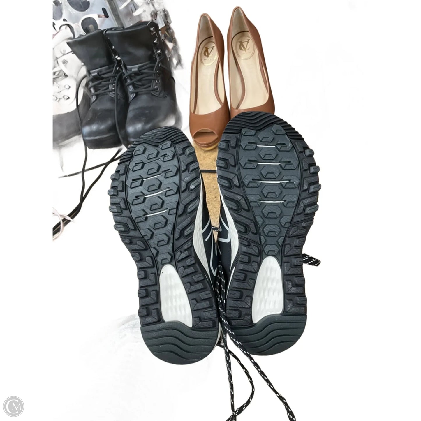 Shoes Athletic By New Balance In Black & White, Size: 6.5