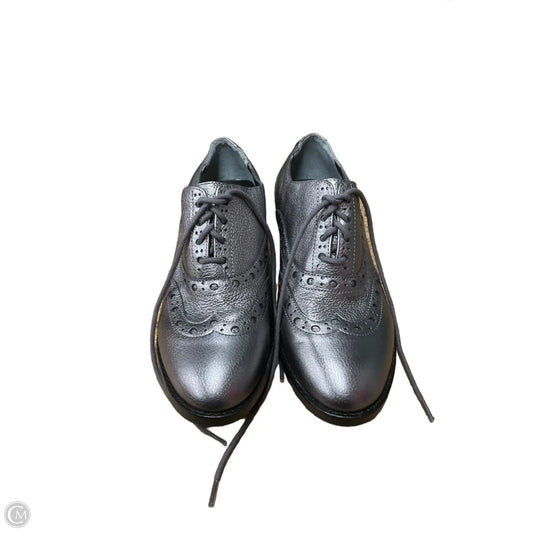 Shoes Flats By Vionic In Silver, Size: 6.5