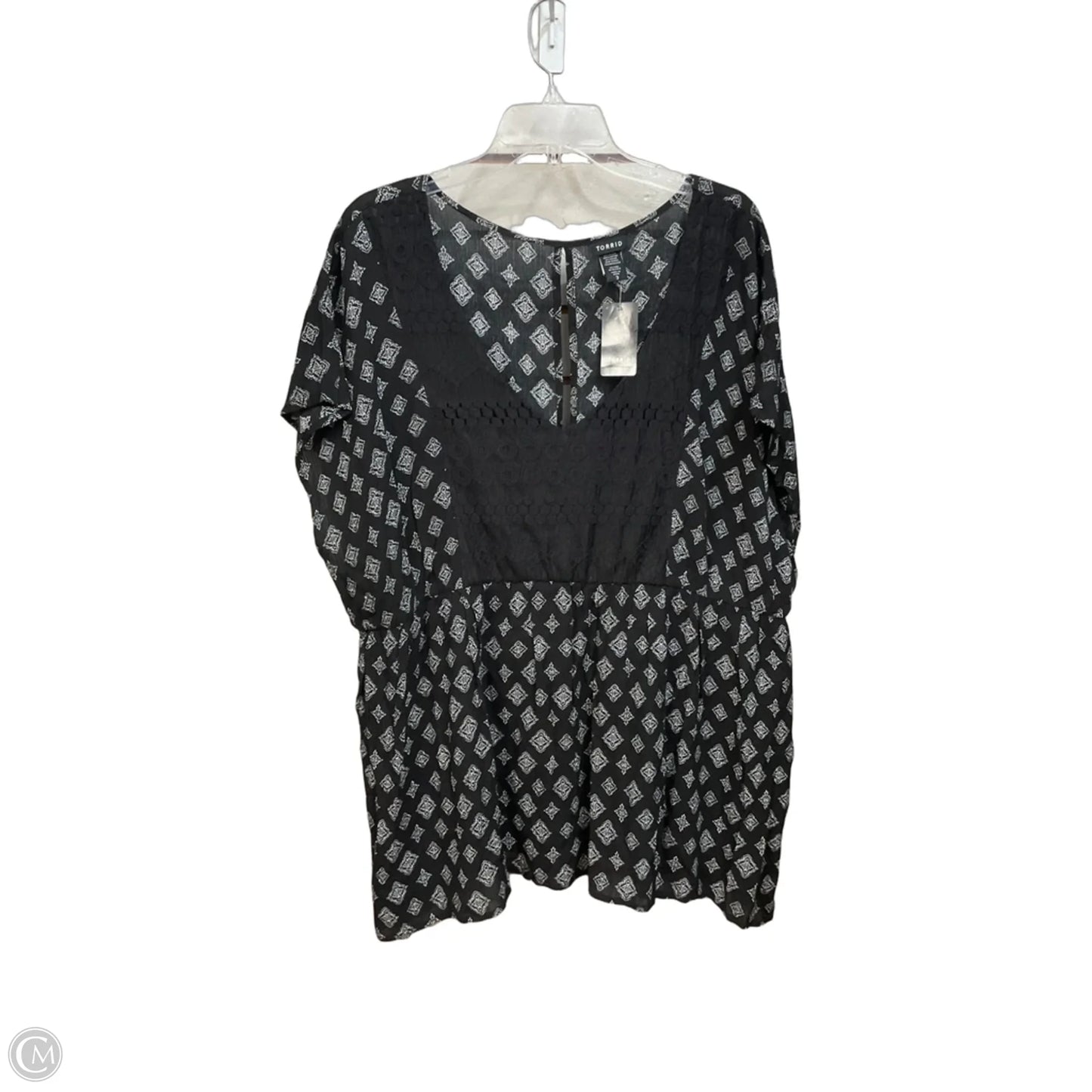 Top Short Sleeve By Torrid In Black & White, Size: 3x
