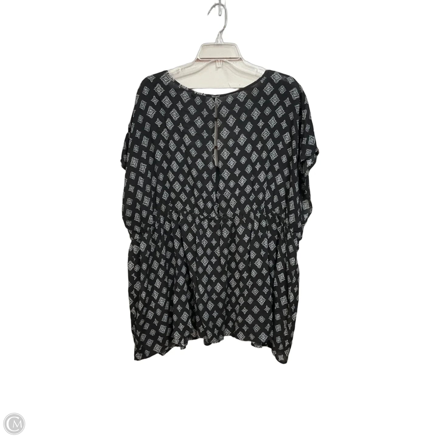 Top Short Sleeve By Torrid In Black & White, Size: 3x