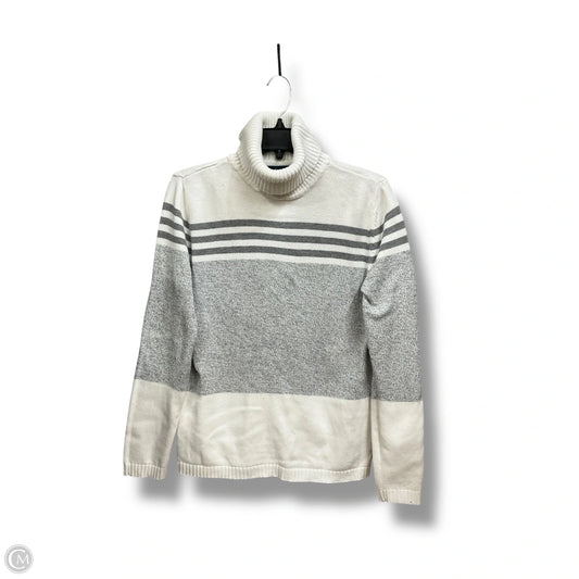 Top Long Sleeve By Karen Scott In Grey & White, Size: M