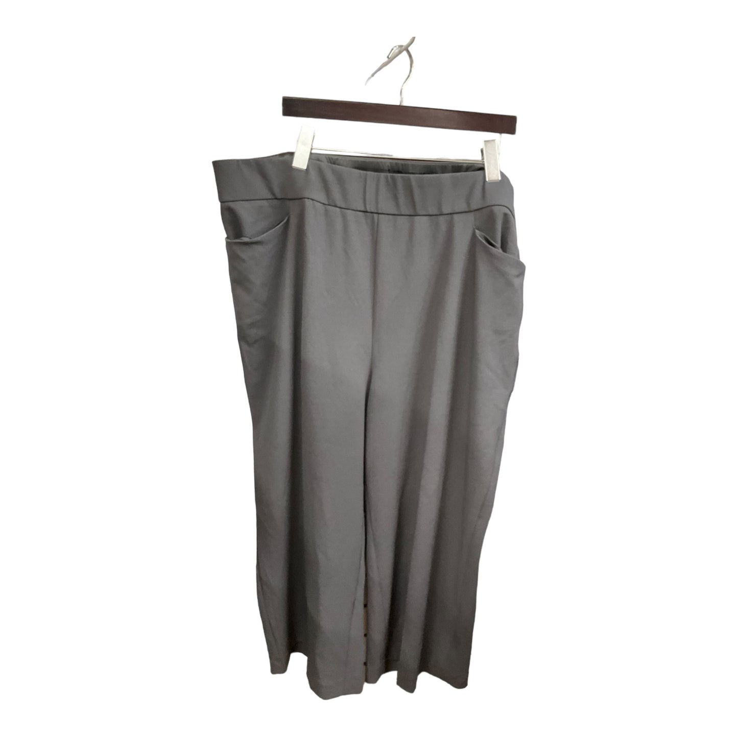 Pants Cropped By Torrid In Grey, Size: 22