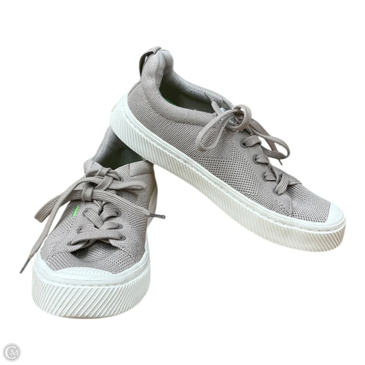 Shoes Sneakers By Cariuma In Taupe, Size: 8