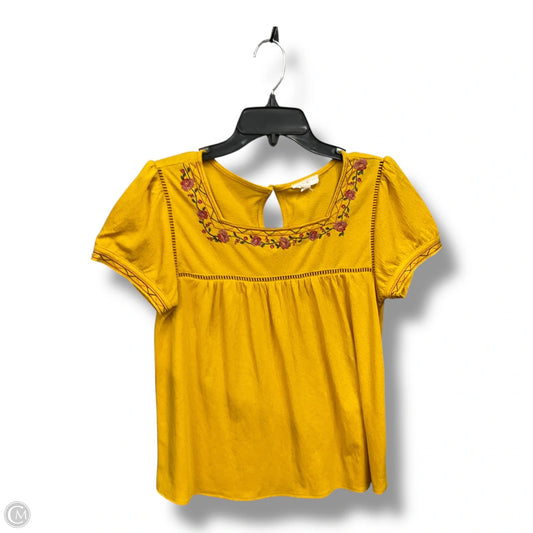 Top Short Sleeve By Clothes Mentor In Yellow, Size: M
