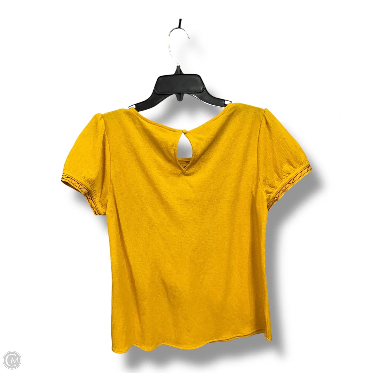 Top Short Sleeve By Clothes Mentor In Yellow, Size: M