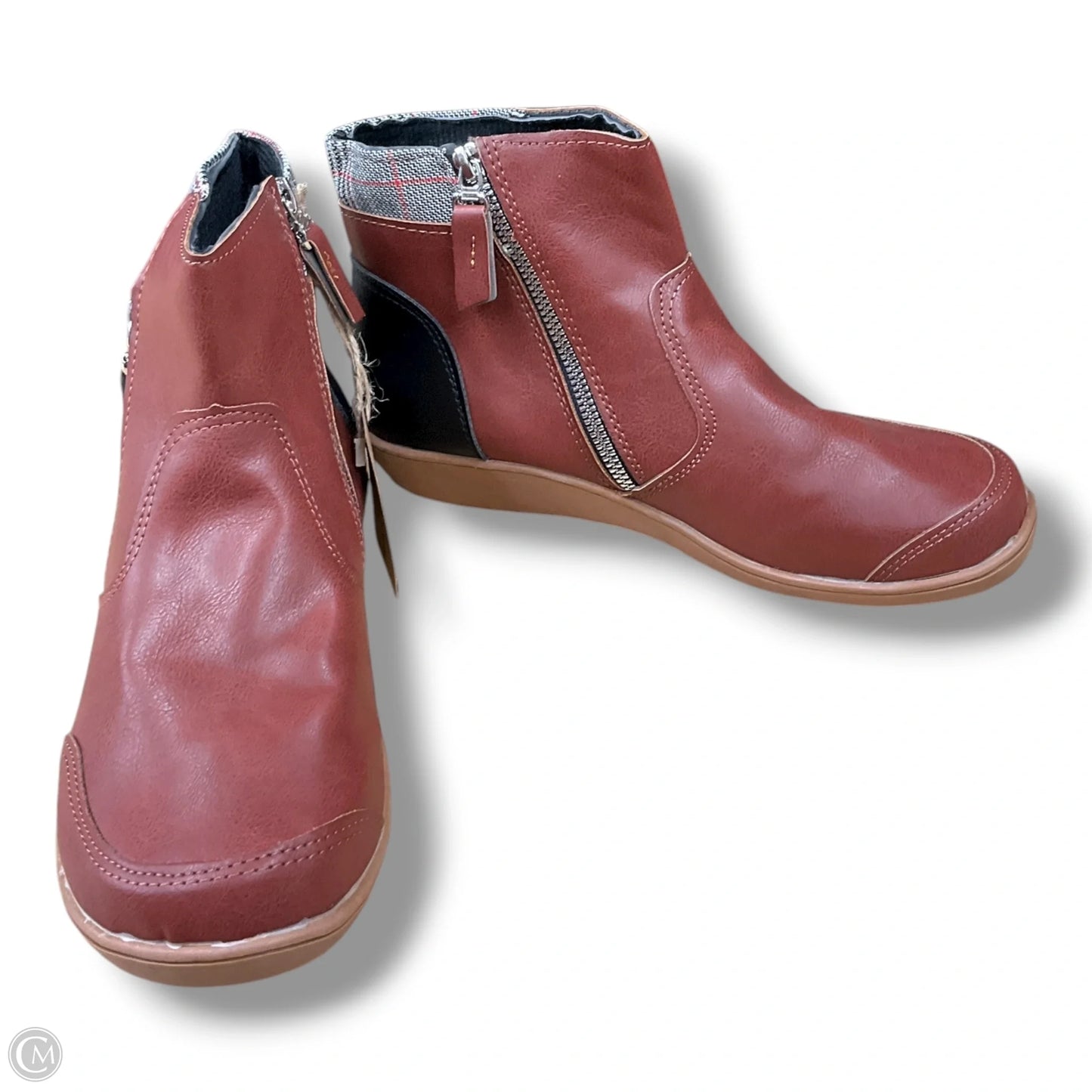 Boots Ankle Flats By Clothes Mentor In Brown, Size: 7.5