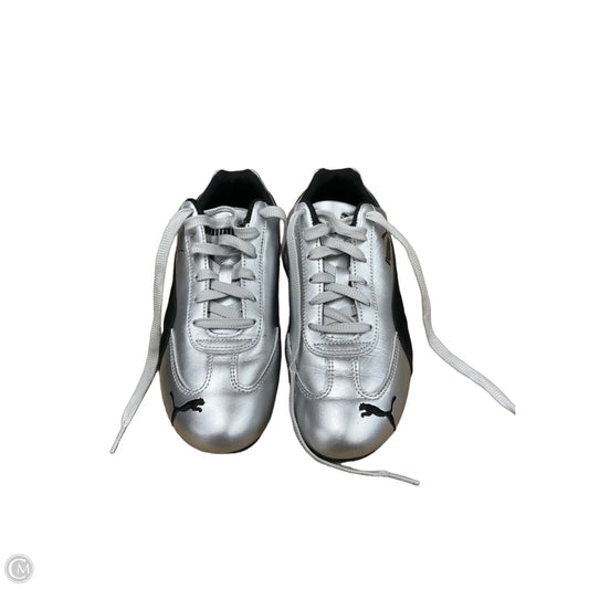 Shoes Sneakers By Puma In Silver, Size: 7.5