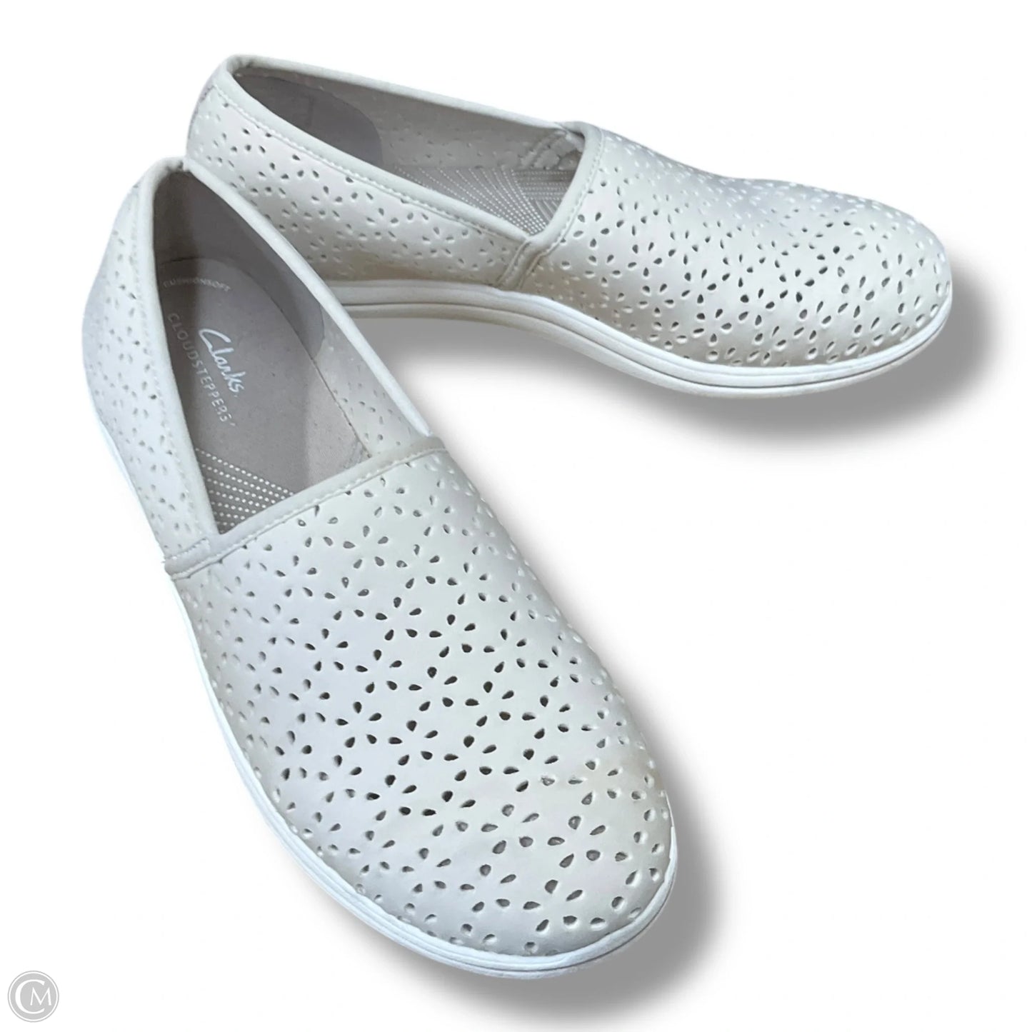 Shoes Flats By Clarks In Beige, Size: 10