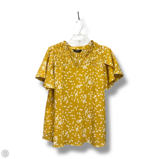 Blouse Short Sleeve By Clothes Mentor In Yellow, Size: M