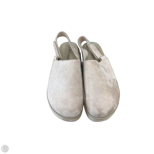 Shoes Flats By Cmc In Brown, Size: 6