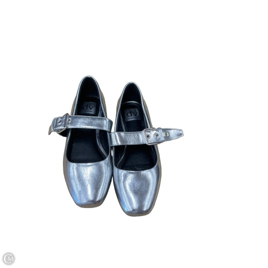 Shoes Flats By Dolce Vita In Silver, Size: 6