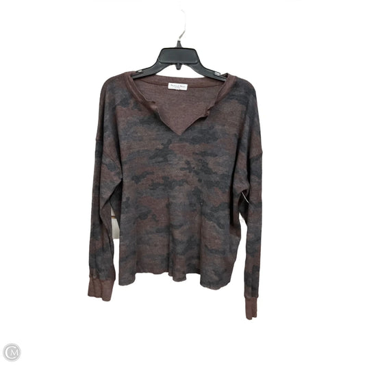 Top Long Sleeve By Michael Stars In Maroon, Size: M