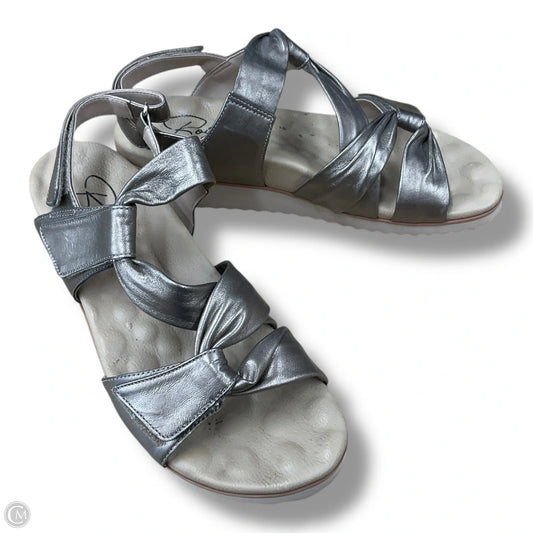 Sandals Flats By Clothes Mentor In Tan, Size: 8