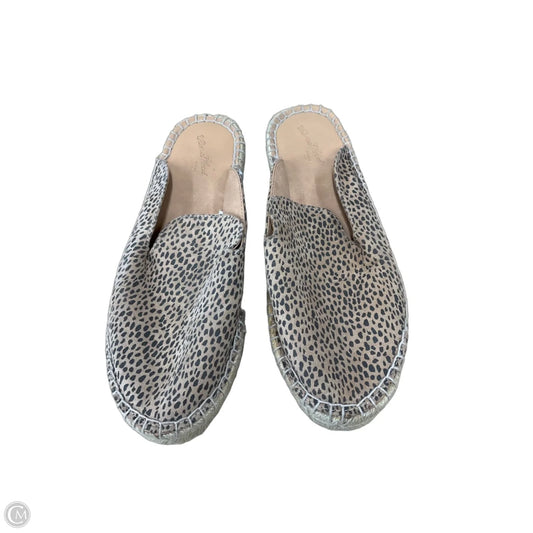 Shoes Flats By Universal Thread In Animal Print, Size: 6