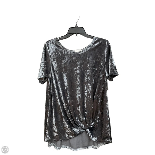 Top Short Sleeve By Ee Some In Grey, Size: L