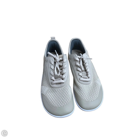 Shoes Sneakers By Clothes Mentor In Beige, Size: 8