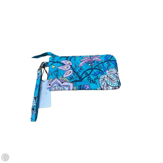 Wristlet By Vera Bradley, Size: Small