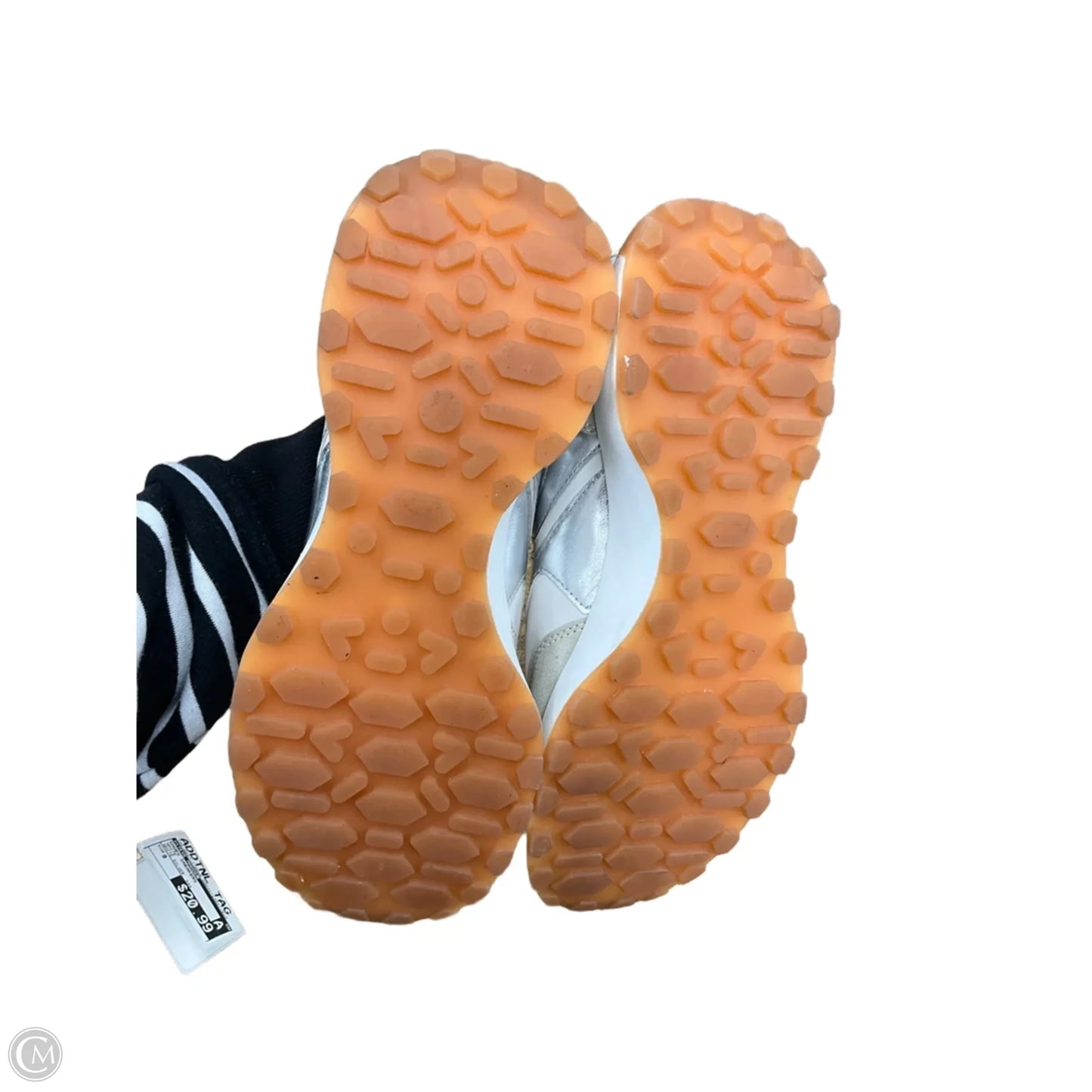 Shoes Sneakers By Steve Madden In White, Size: 9