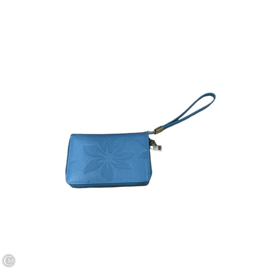 Wristlet By Clothes Mentor, Size: Medium