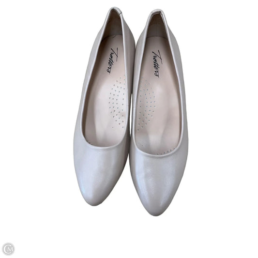 Shoes Heels Kitten By Cma In Beige, Size: 7
