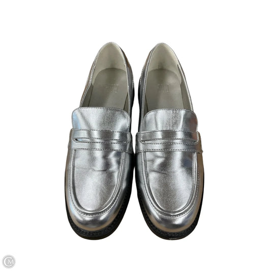 Shoes Flats By Gap In Silver, Size: 8
