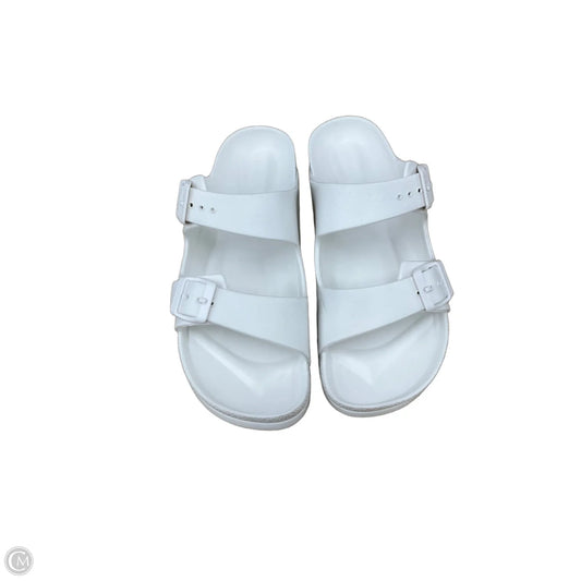 Sandals Flats By Clothes Mentor In White, Size: 8