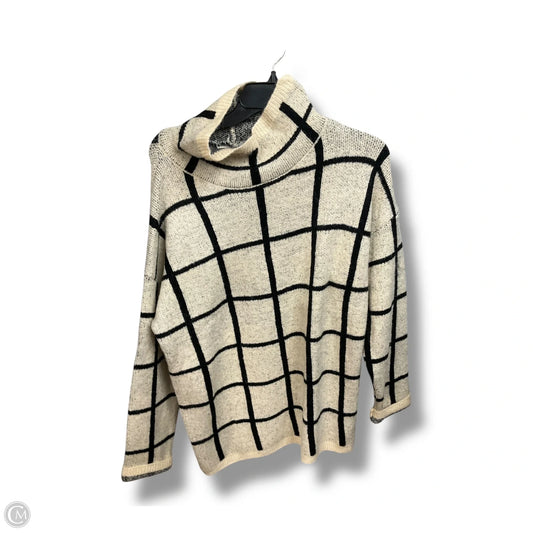 Sweater By Clothes Mentor In Black & White, Size: M