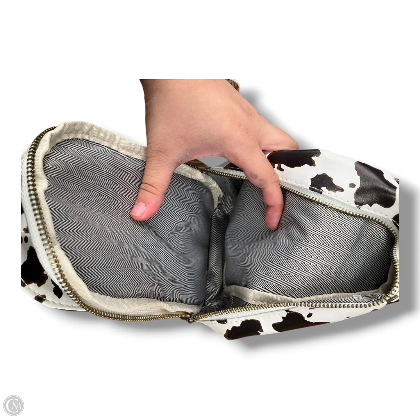 Crossbody By Clothes Mentor, Size: Large