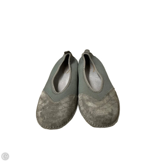 Shoes Flats By Merrell In Green, Size: 7.5