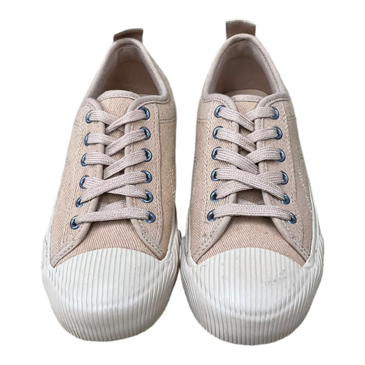 Shoes Sneakers By Universal Thread  Size: 8